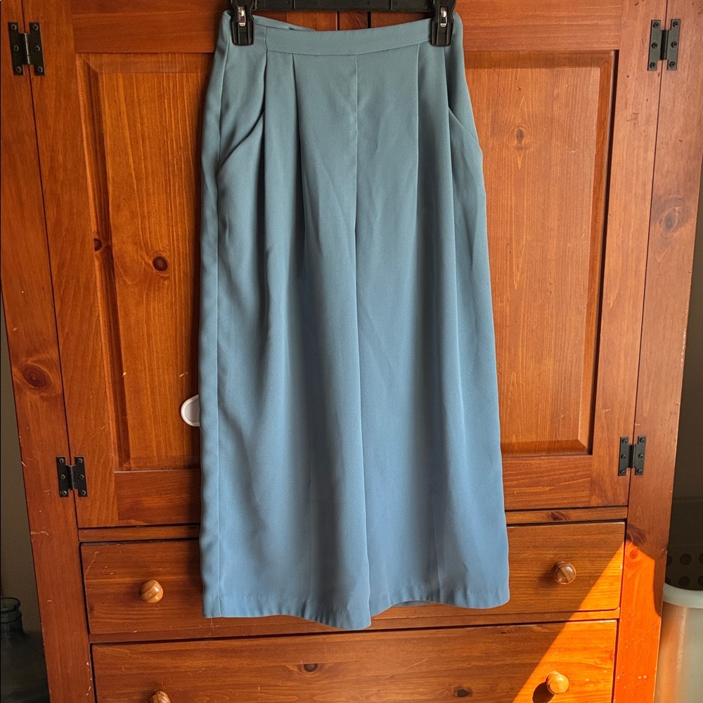 Top shop size 4 Classic Pleated pants- Blue